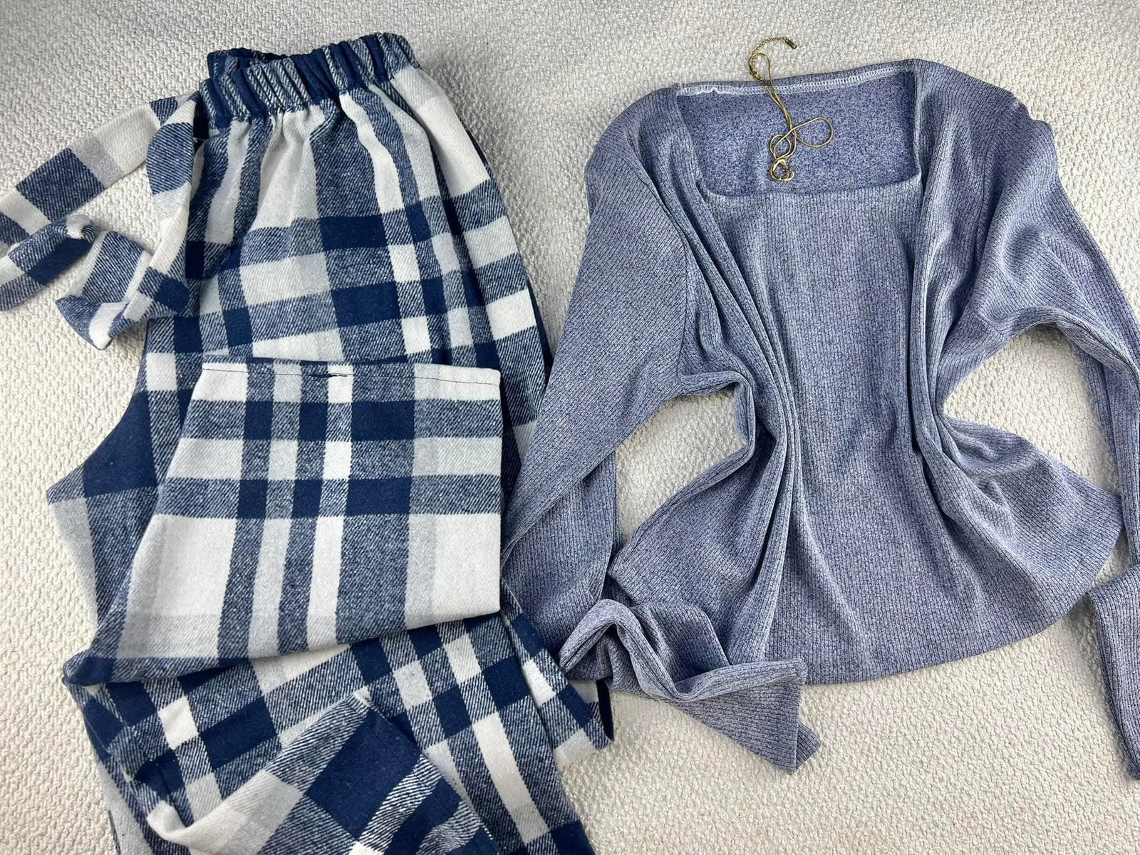 Rafik Shopping Dz
✨ أناقة ودفء في قطعة واحدة 🤍 ✨
بيجامة خريفية راقية بتصميم أنيق وتفاصيل ناعمة، مع لمسة الفرو على الأكمام تزيدها فخامة 😍
🔥 موديل توندونس ومميز
🤍 خامة عالية مريحة وناعمة
✨ تصميم أنيق يليق بالذوق الراقي
📦 متوفرة بالجملة و تجزئة
🚚 توصيل إلى 69 ولاية
💰 الدفع عند الاستلام
✅ تفقدي السلعة قبل الدفع
📲 للطلب والاستفسار و توصلوا معنا واتساب
0781382531 | 0557482513
Rafik Shopping Dz — الجودة والأناقة في مكان واحد 🤍 - الصورة 3
